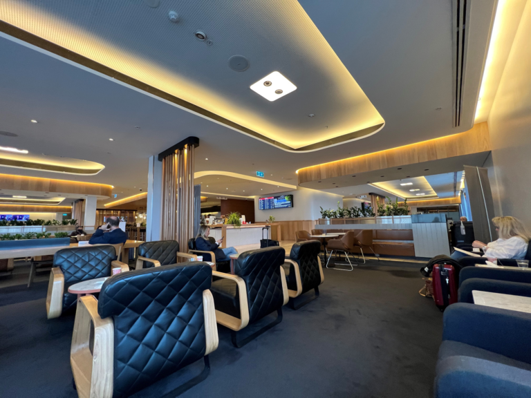 Review Qantas Domestic Busines Lounge Perth