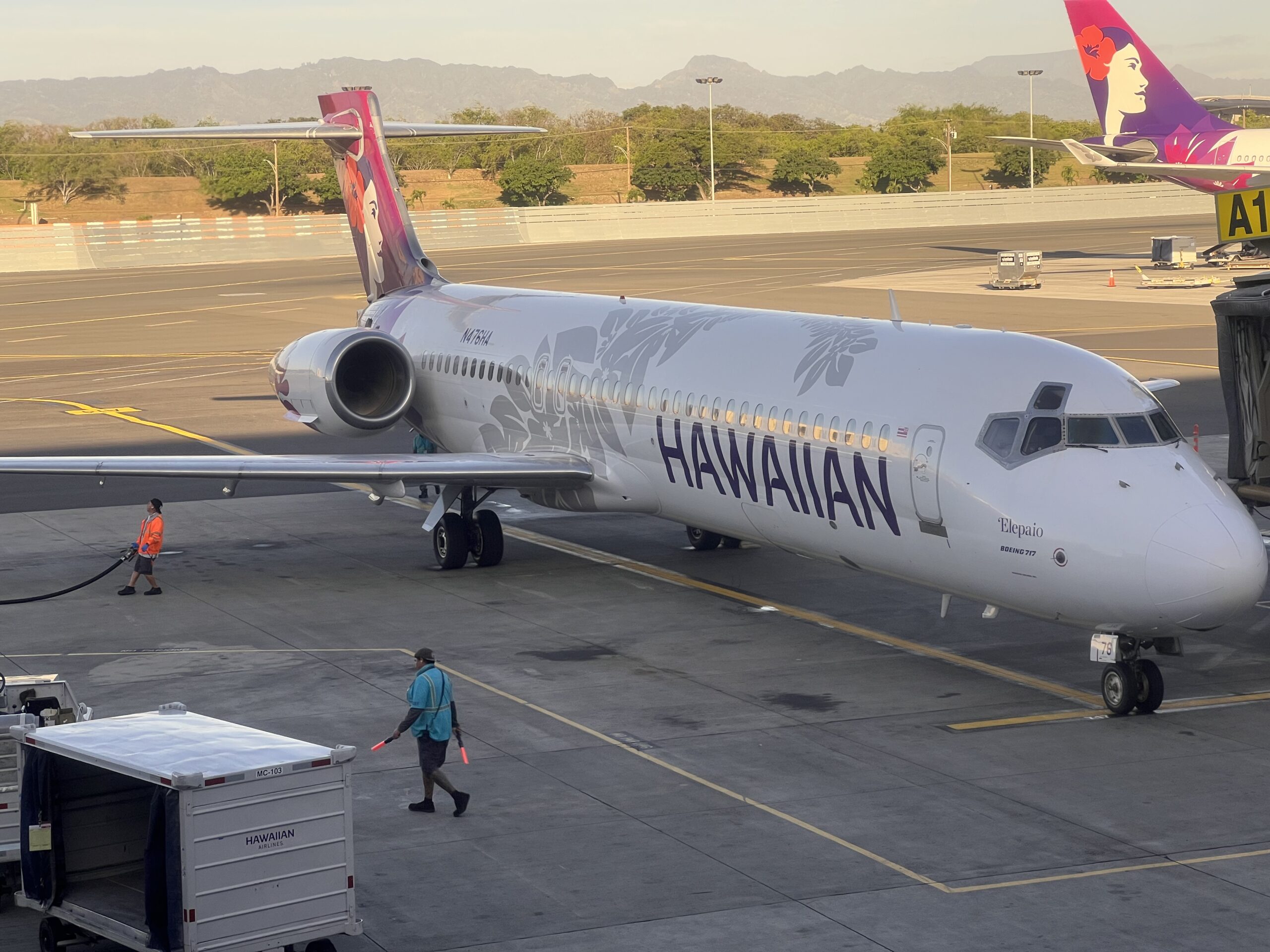 Hawaiian Airlines Honolulu - Hilo Boeing 717-200 Flight Review